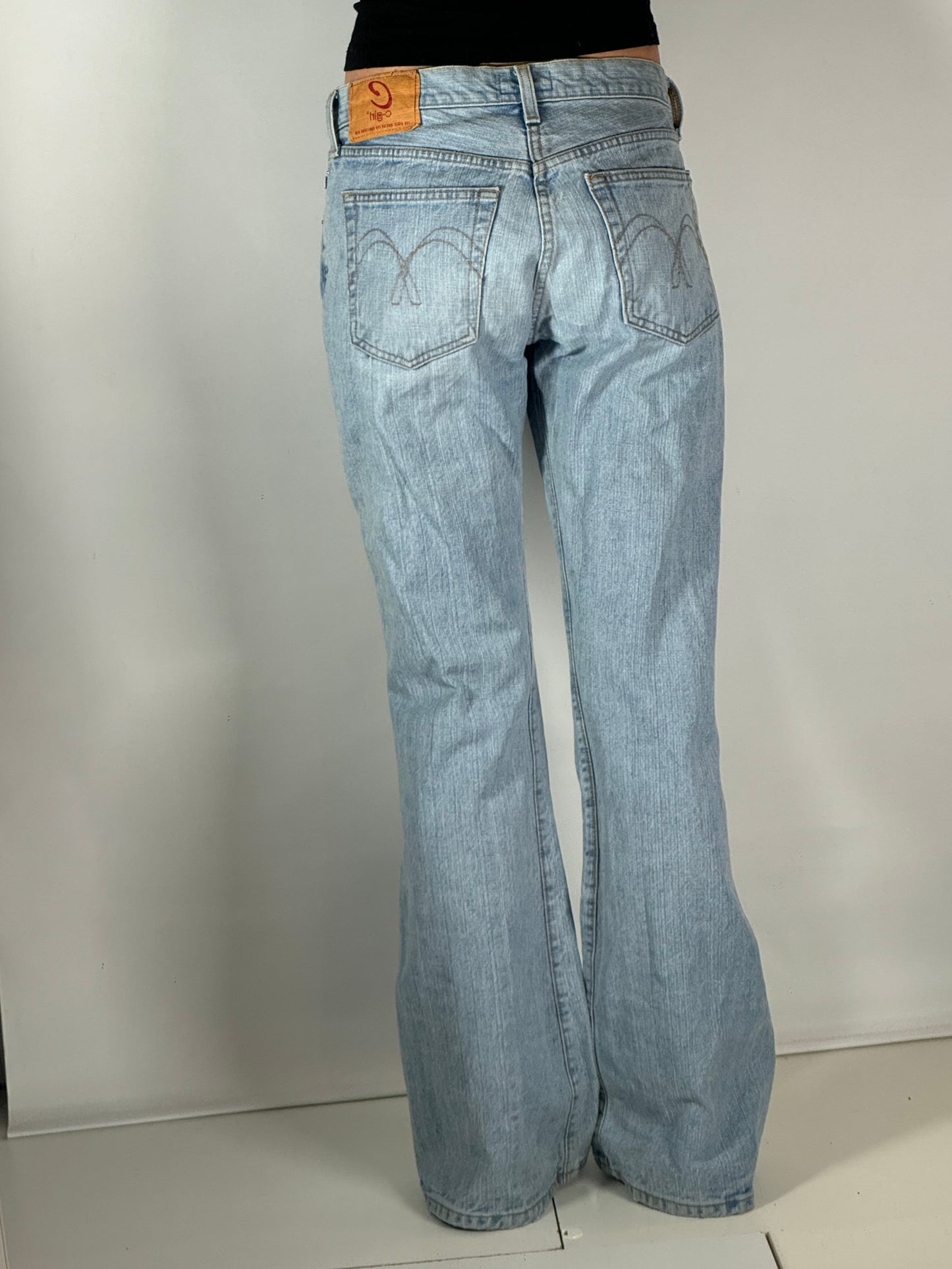 Utsvängda jeans stl: S