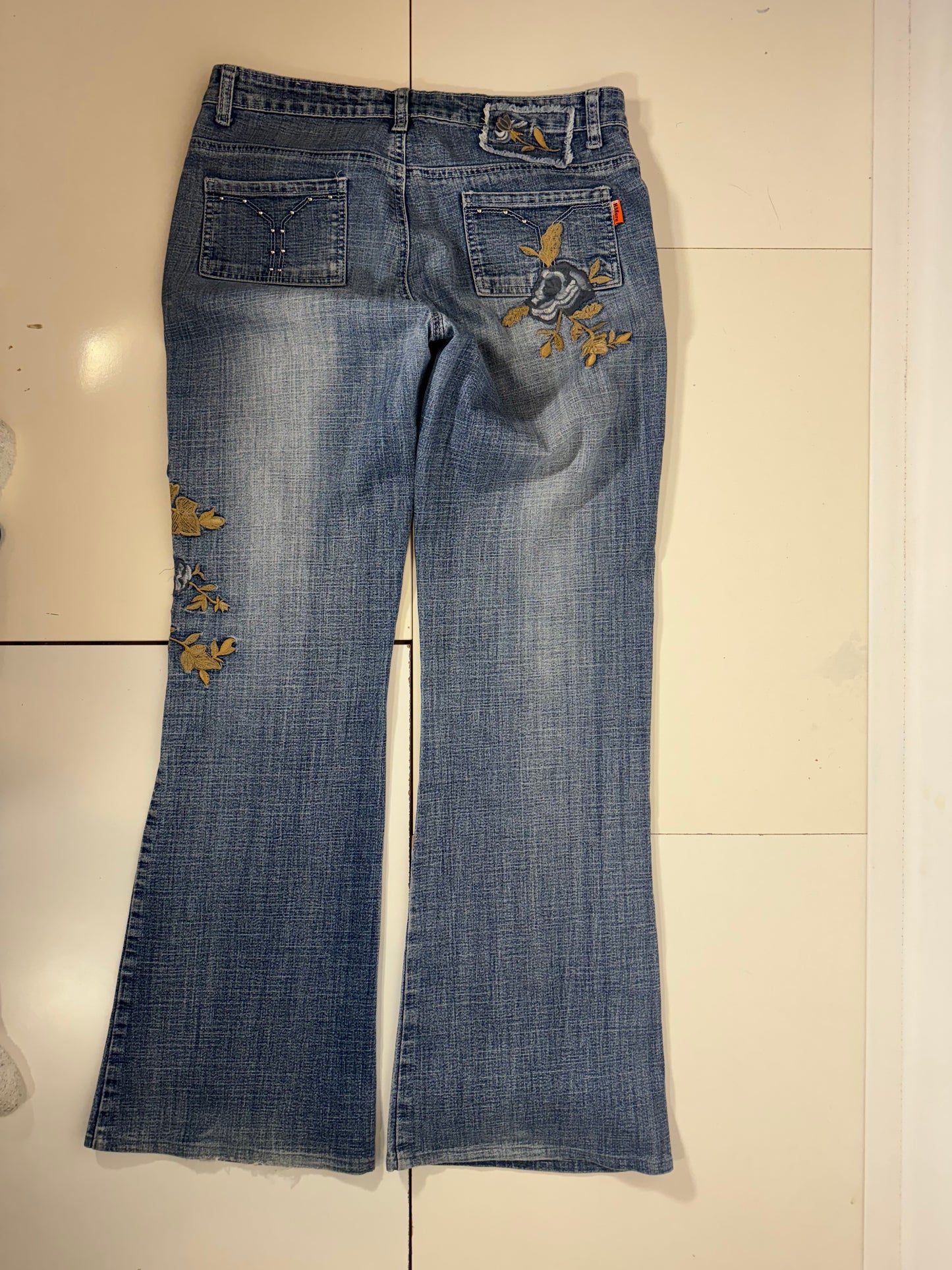 Utsvängda jeans stl: S/M