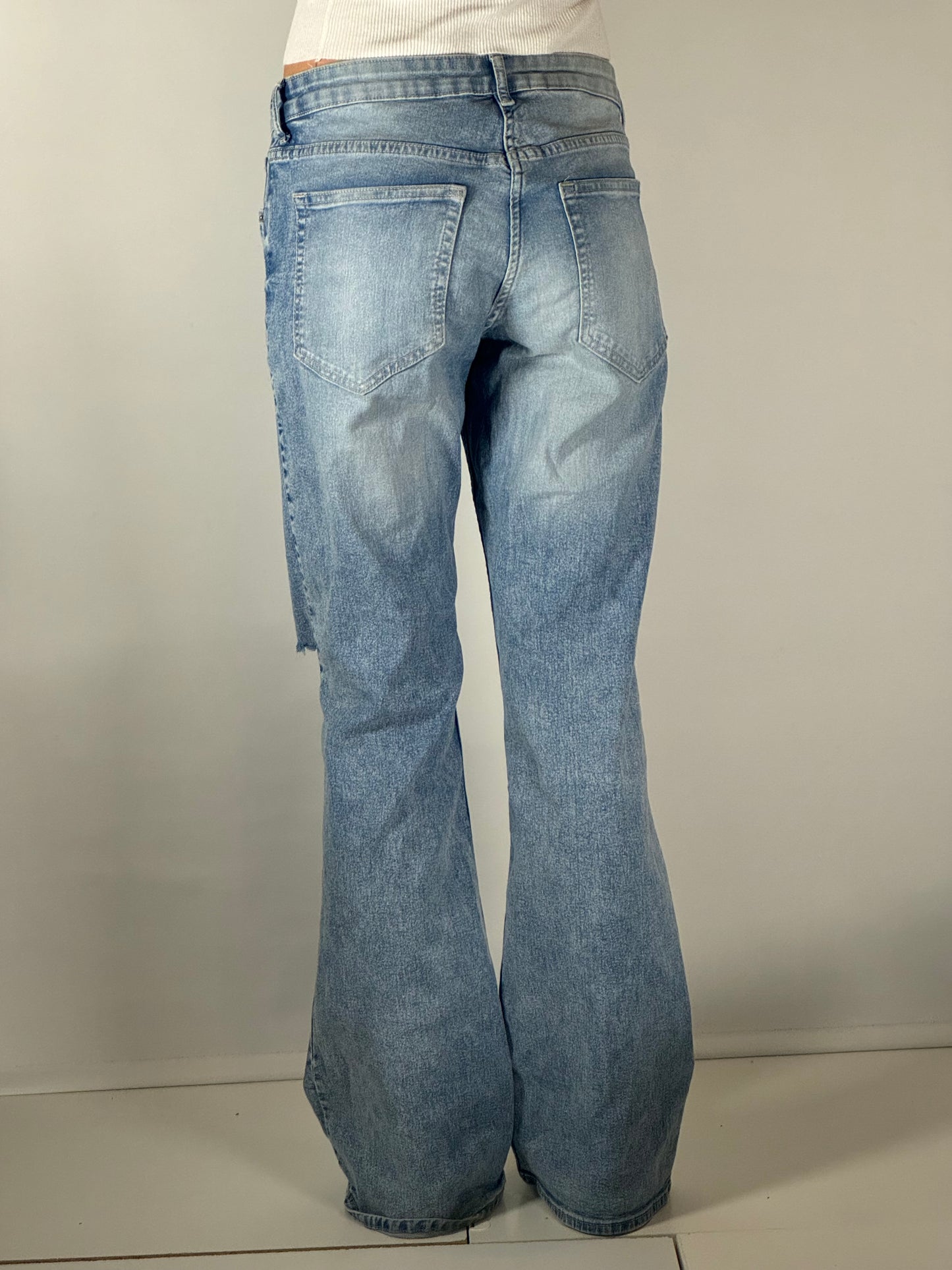 Utsvängda jeans stl: S/M
