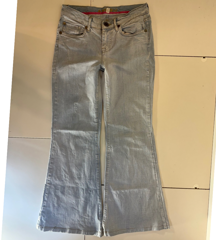 Utsvängda jeans–stl: S