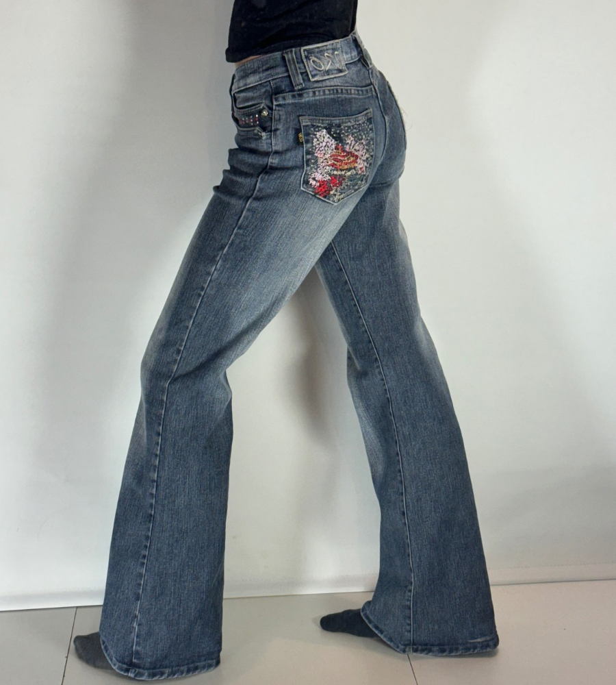 Utsvängda jeans–stl: S