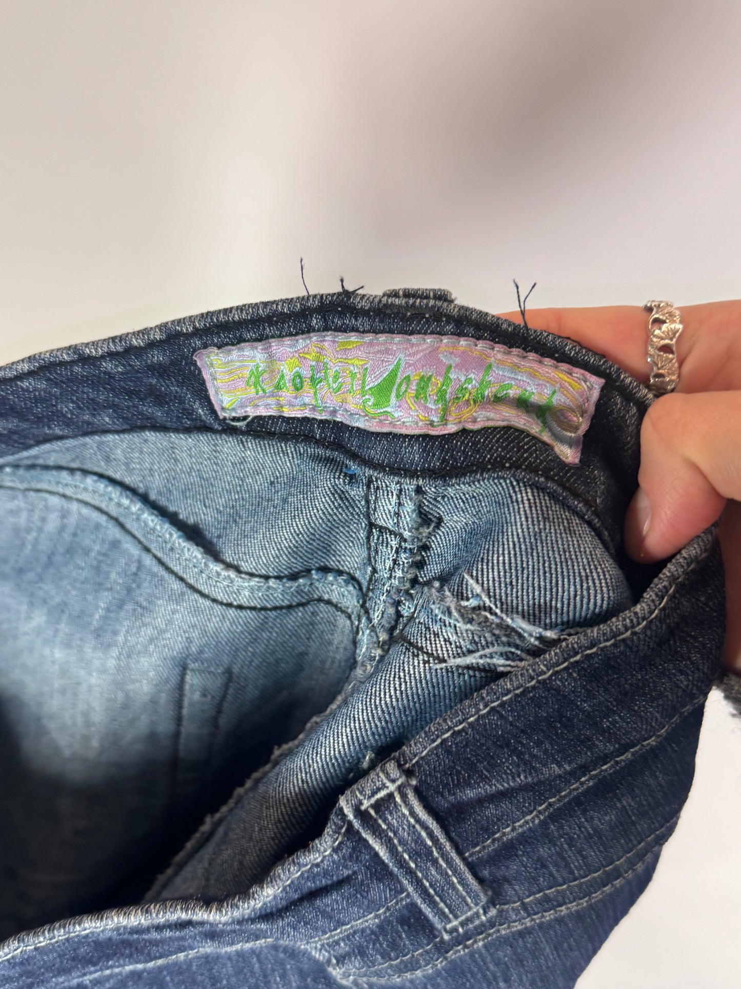 Utsvängda jeans stl: M