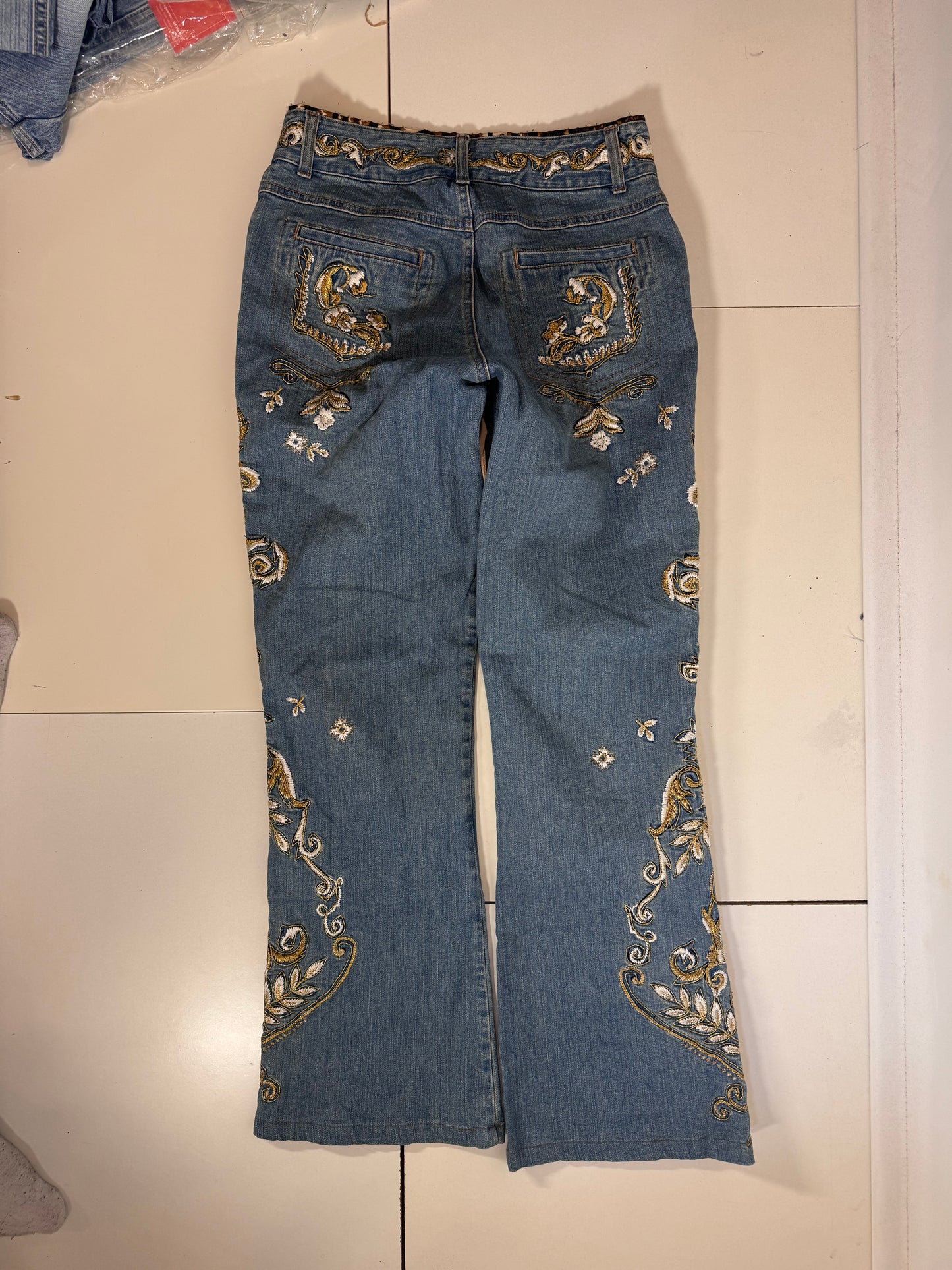Utsvängda jeans stl: S