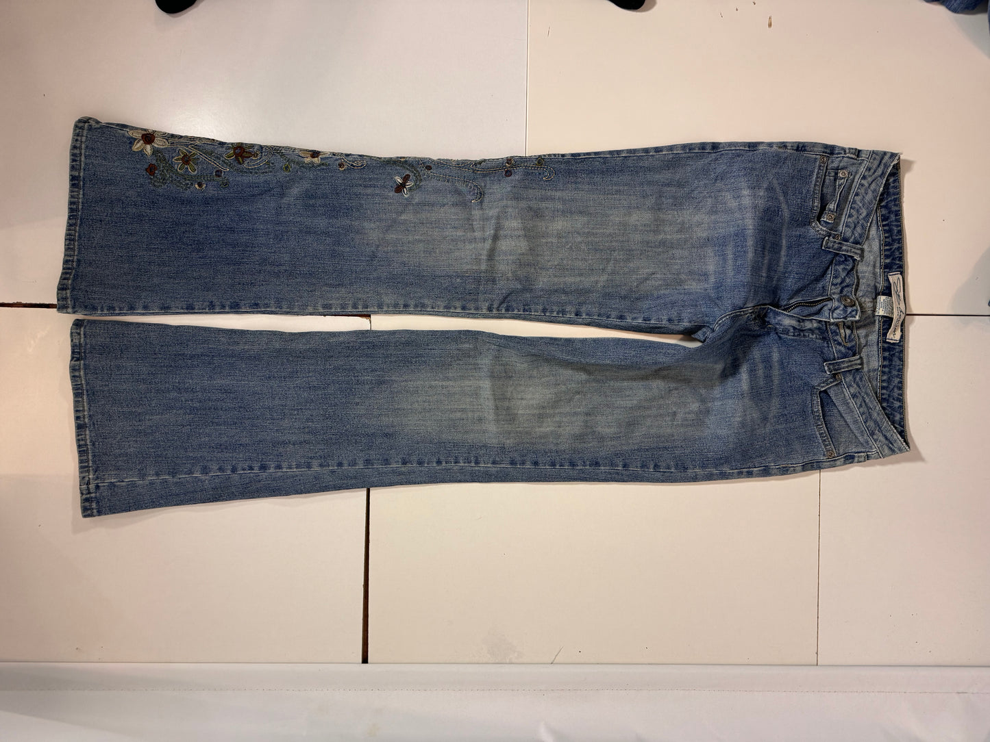 Utsvängda jeans stl: S