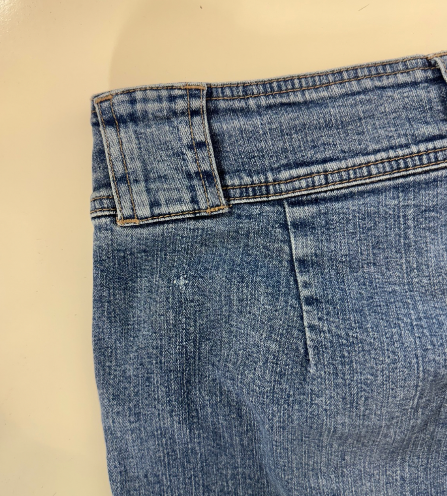 Utsvängda jeans stl: M