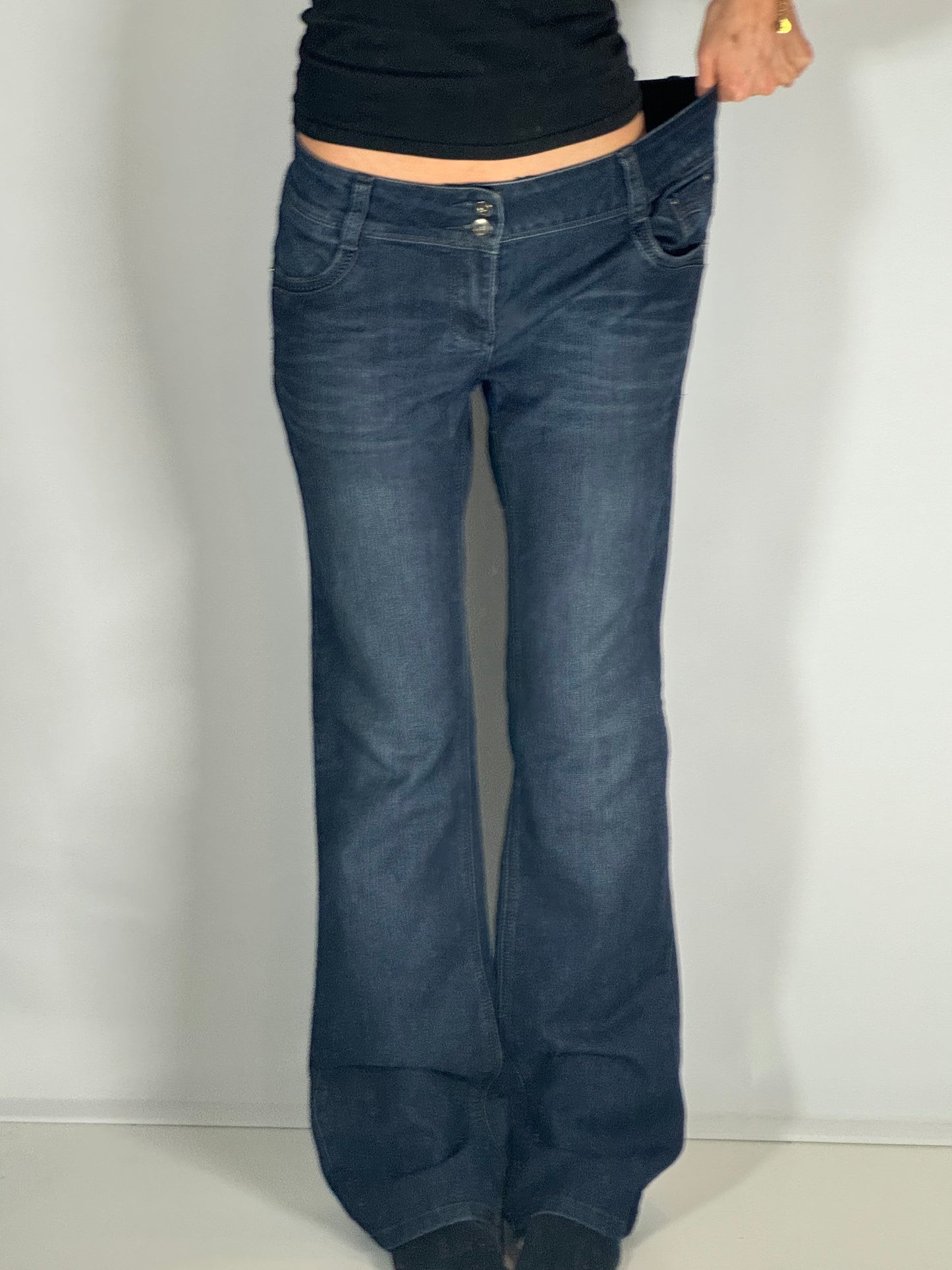 Utsvängda jeans stl: M