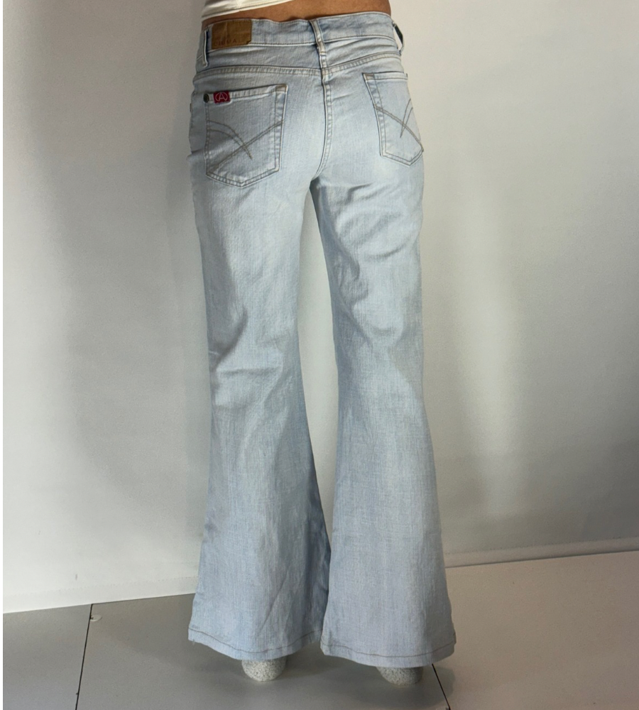Utsvängda jeans–stl: S