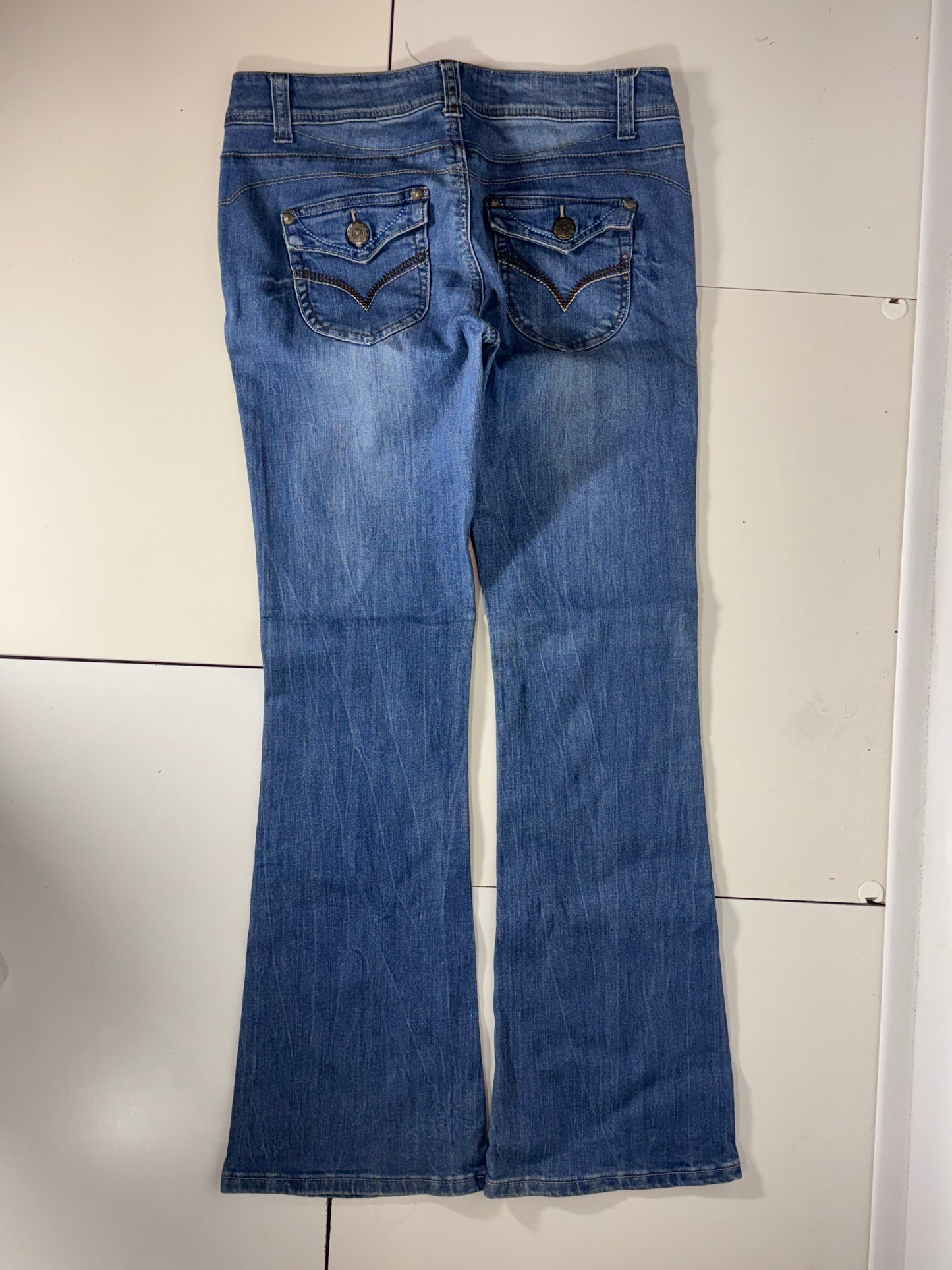 Utsvängda jeans stl: M