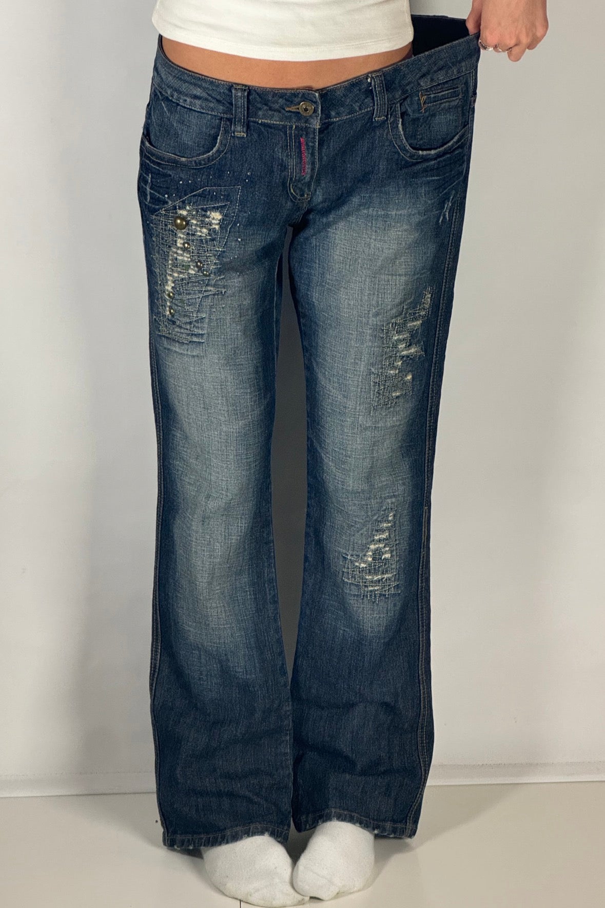 Utsvängda jeans stl: M