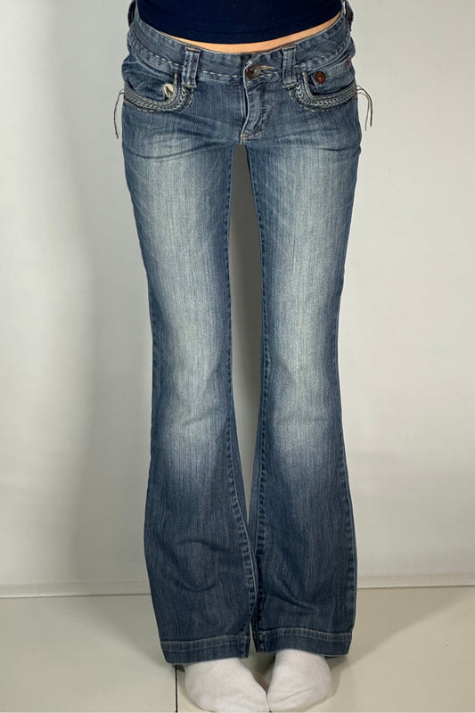 Utsvängda jeans stl: S