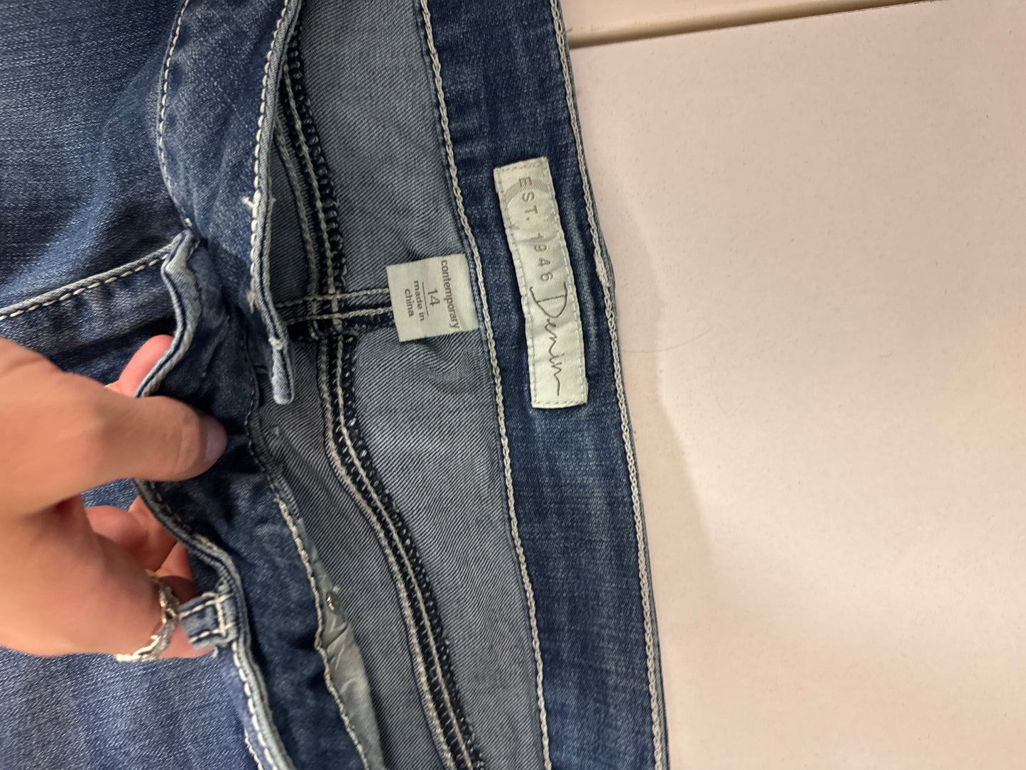 Utsvängda jeans stl: L