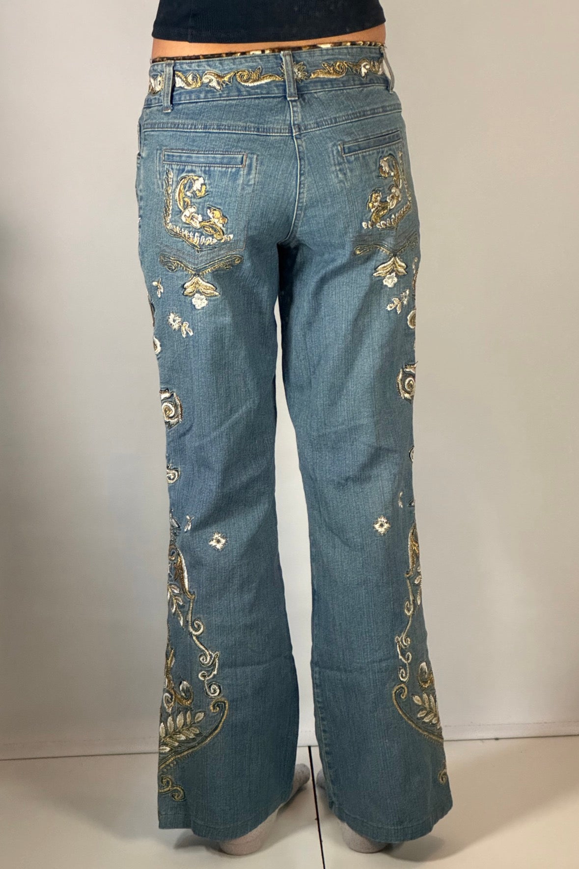 Utsvängda jeans stl: S