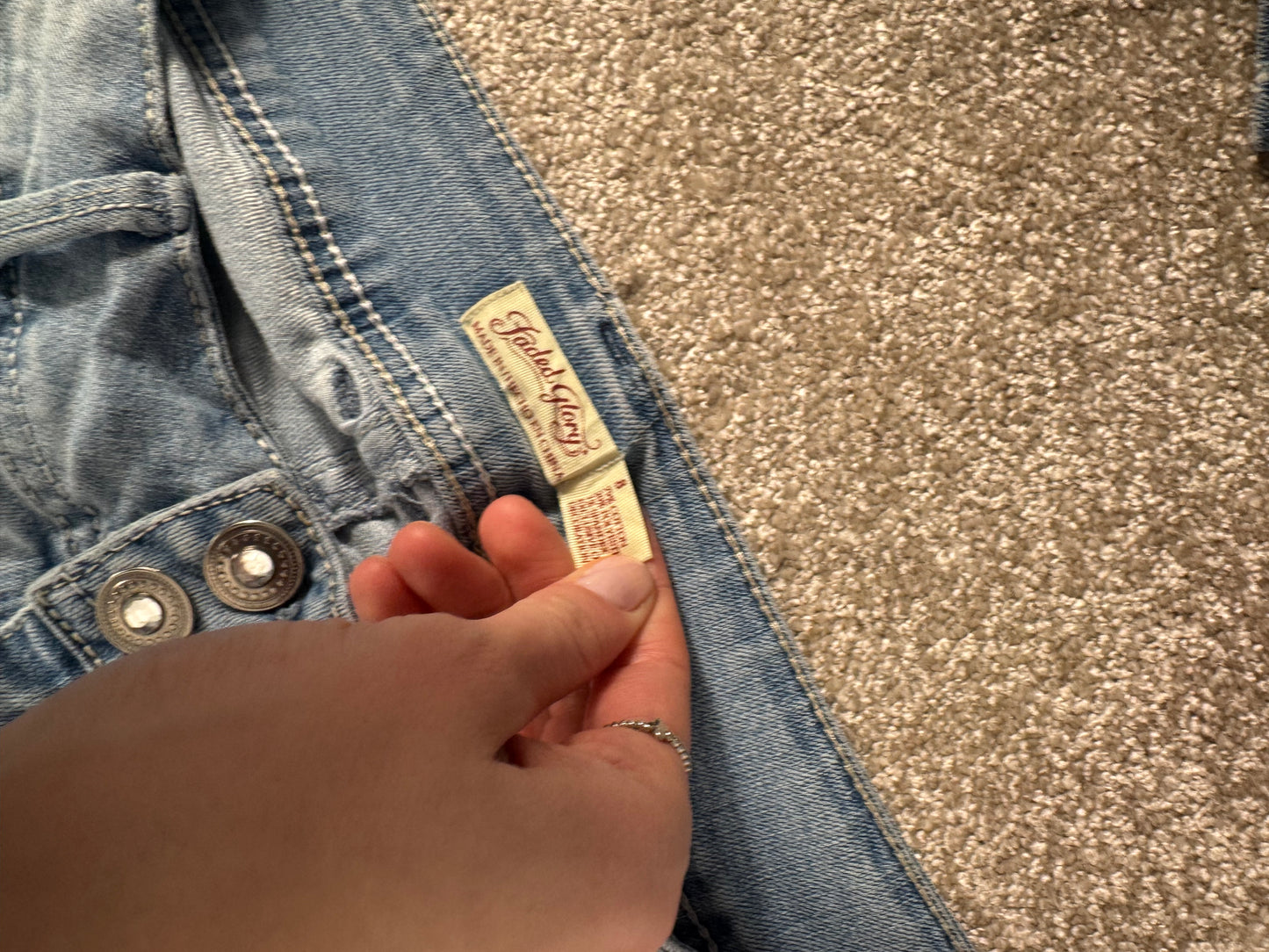 Utsvängda jeans stl: M