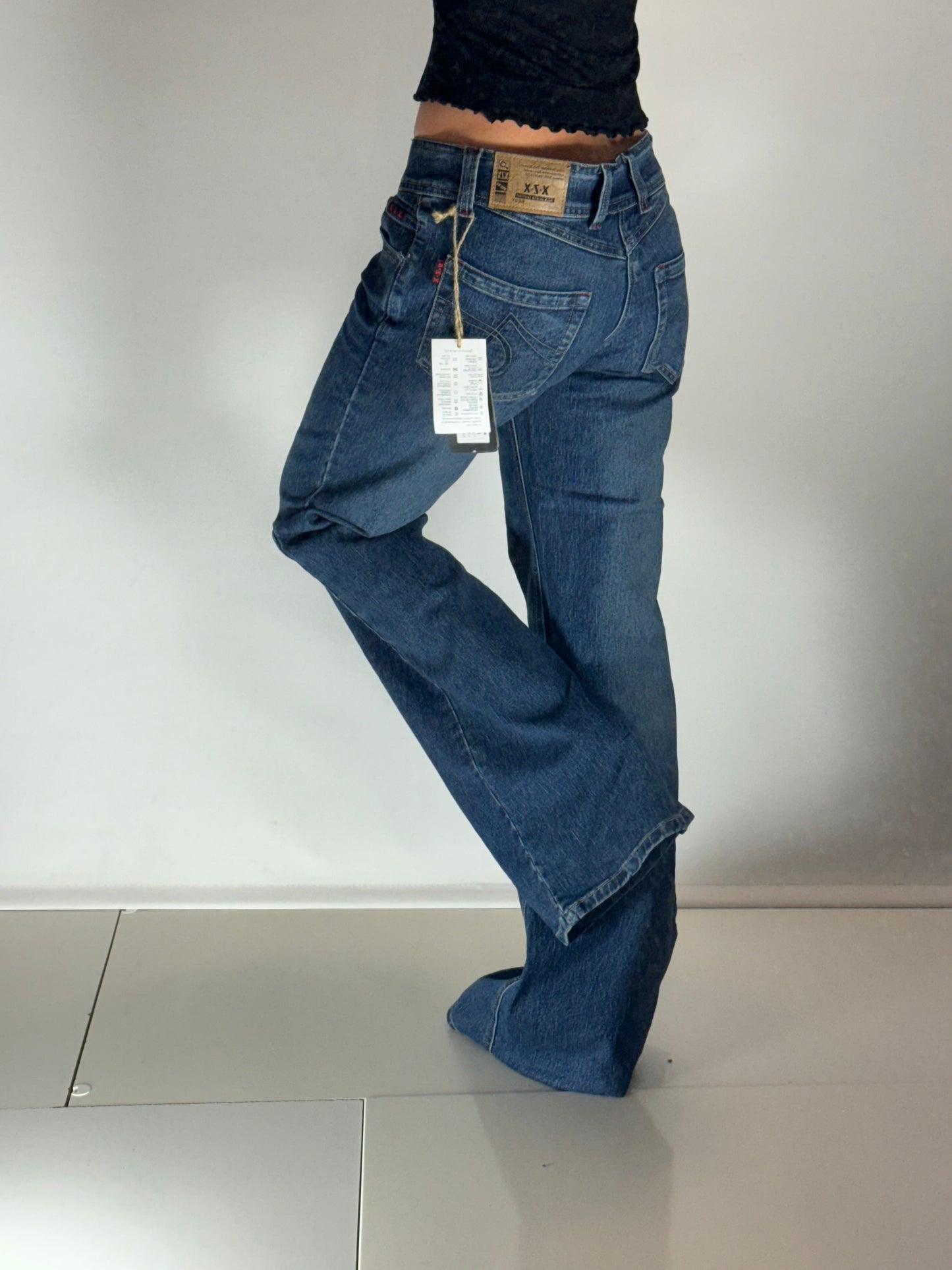 Utsvängda jeans–stl: S