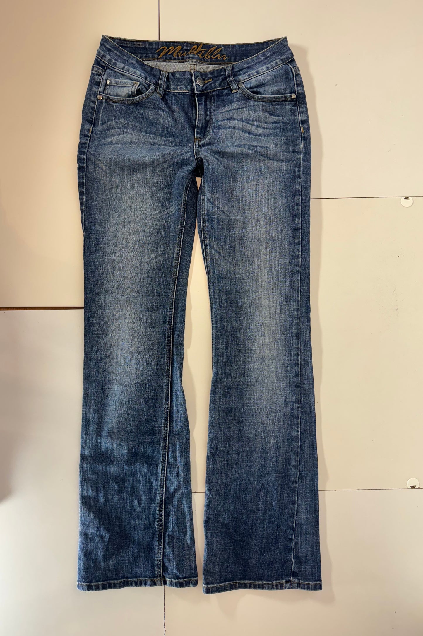 Utsvängda jeans–stl: S