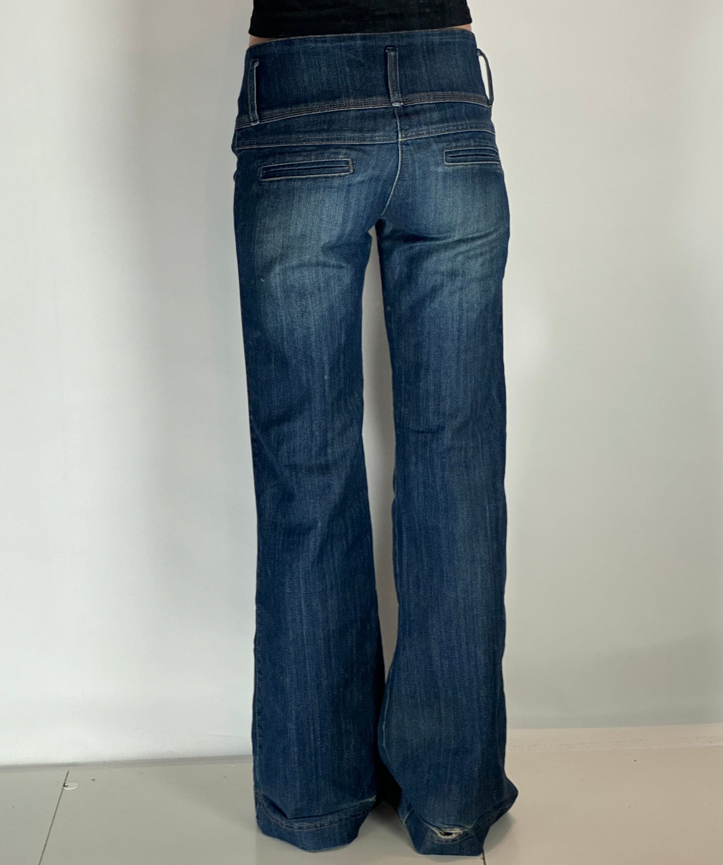 Utsvängda jeans stl: S