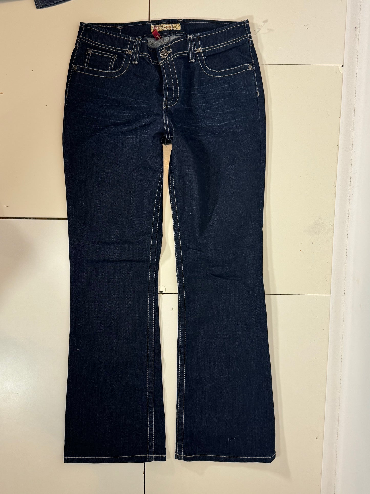Utsvängda jeans stl: L