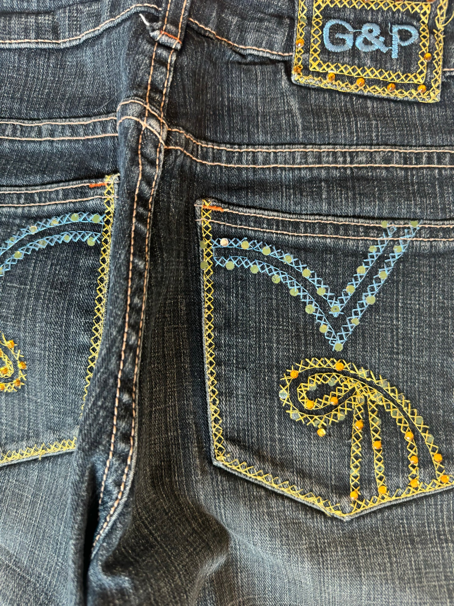 Utvsvängda jeans stl: XS