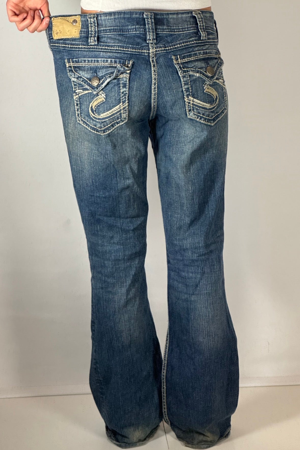 Utsvängda jeans stl: L
