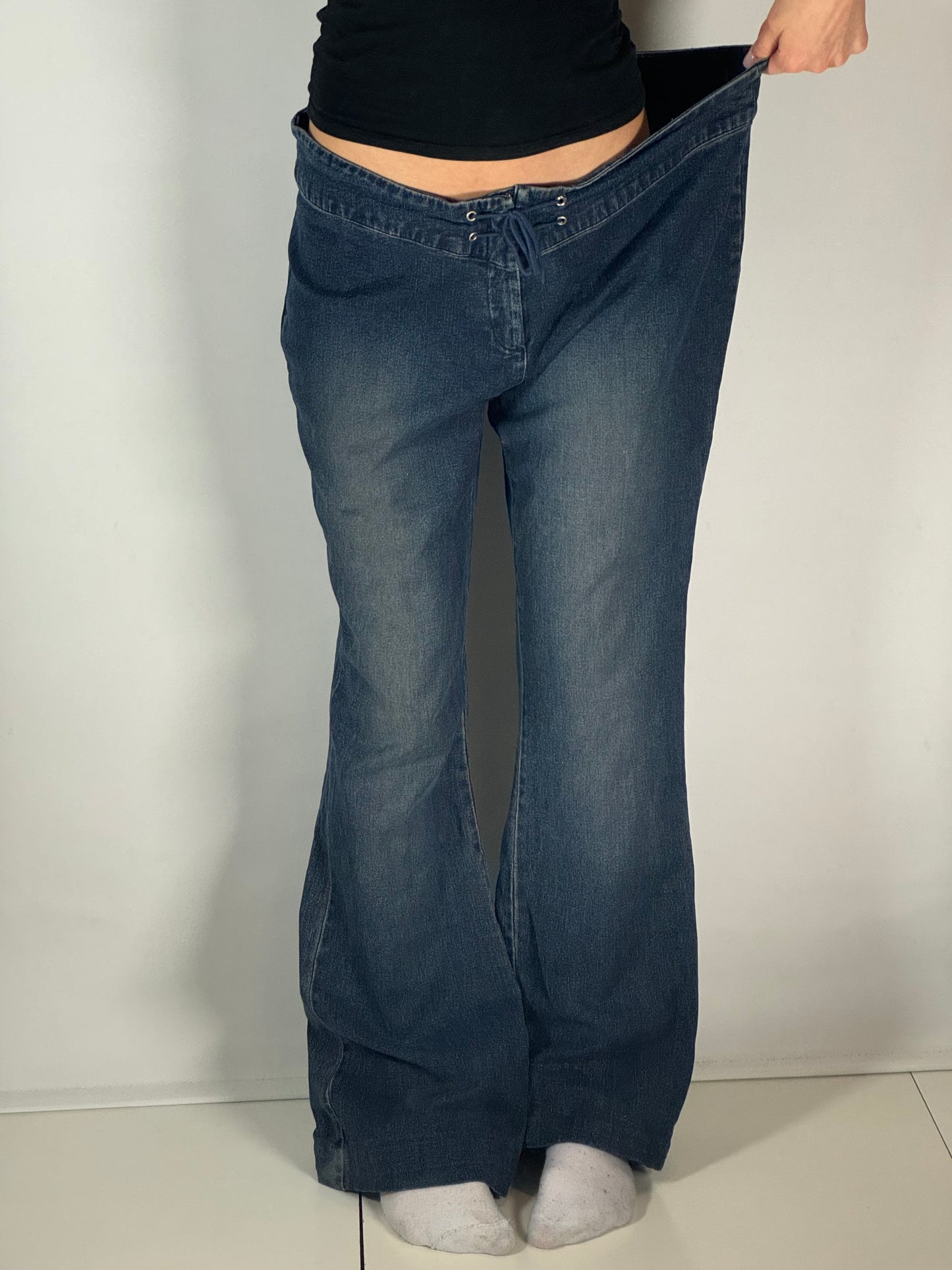 Utsvängda jeans stl: XL