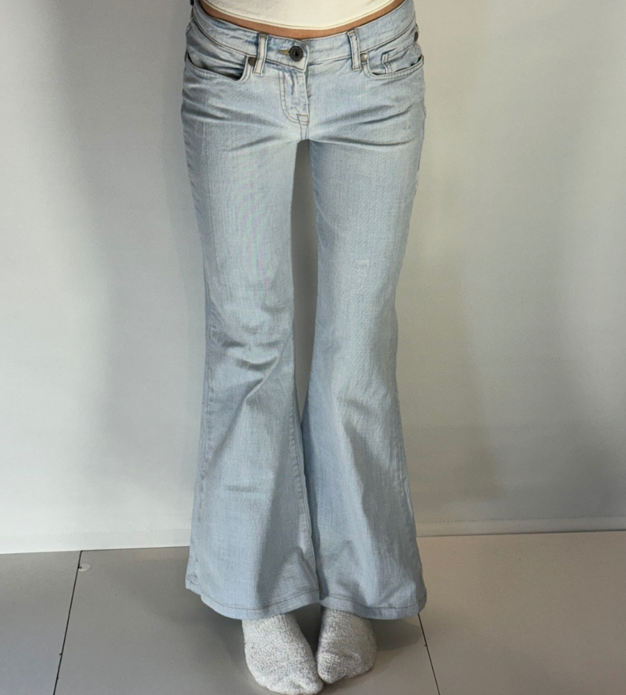 Utsvängda jeans–stl: S