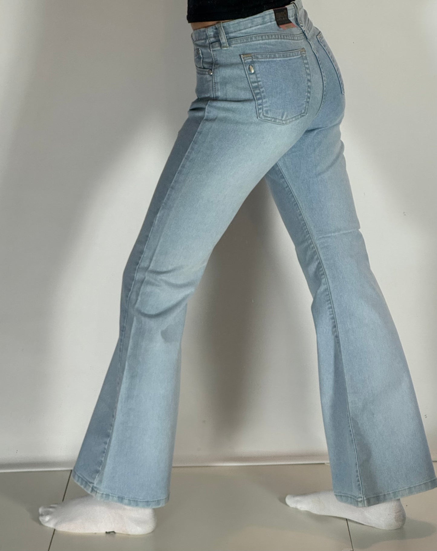 Utsvängda jeans stl: S