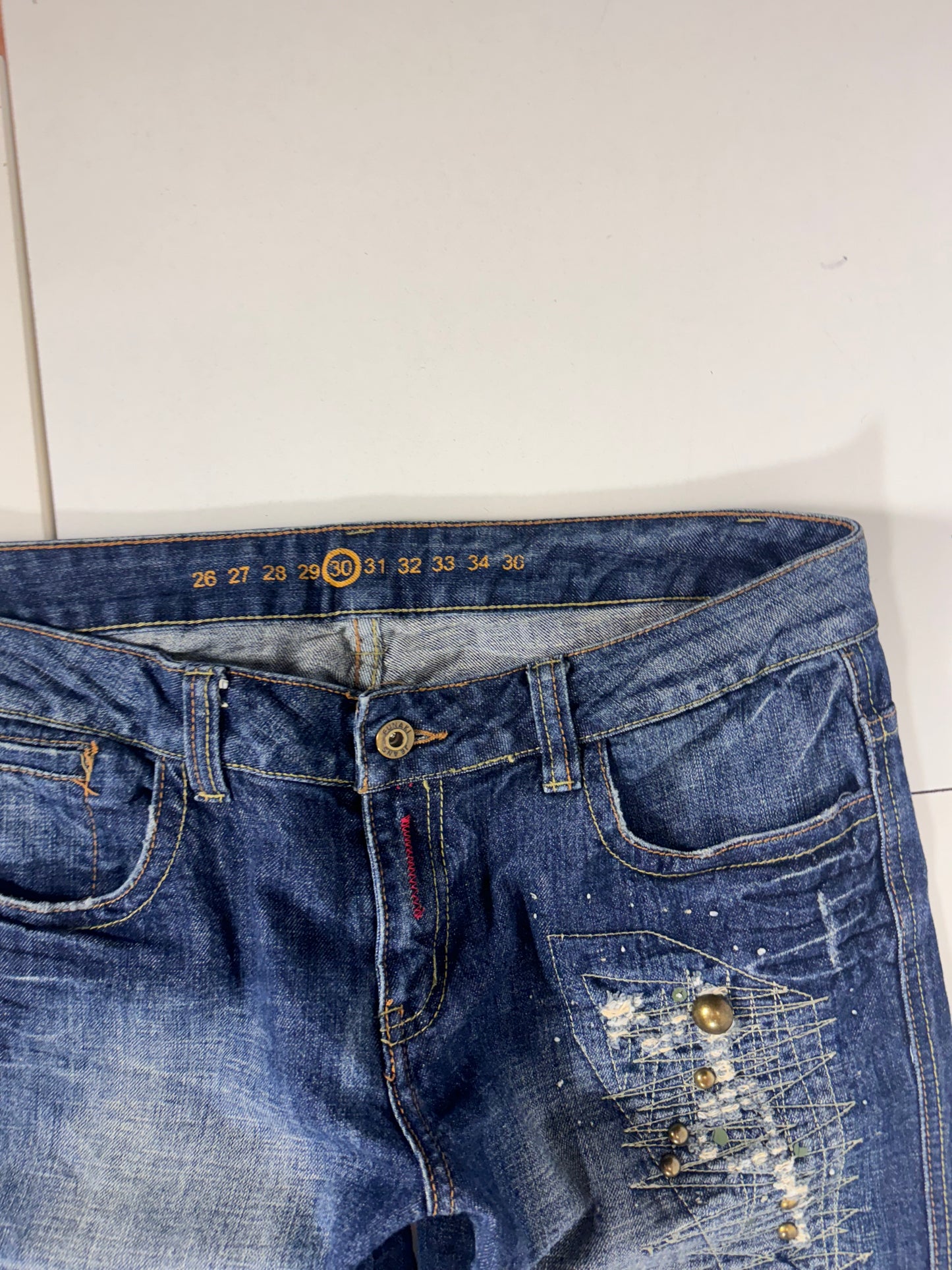 Utsvängda jeans stl: M