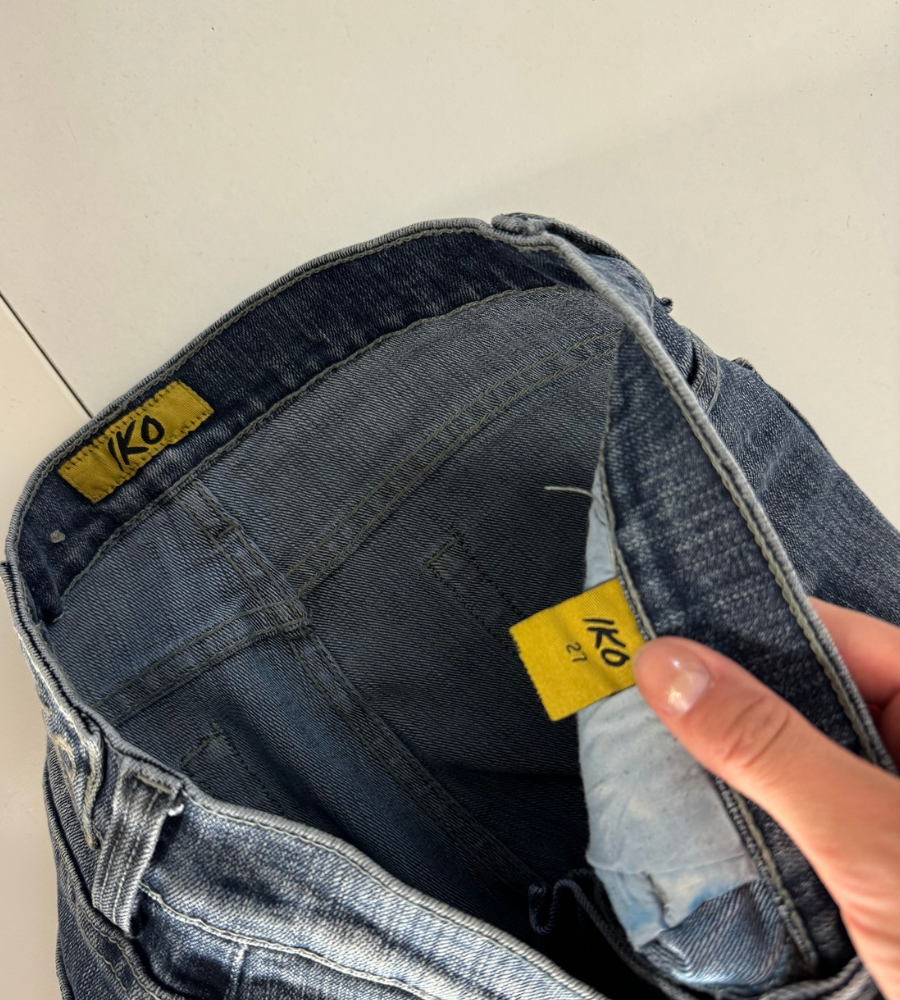 Utsvängda jeans–stl: S