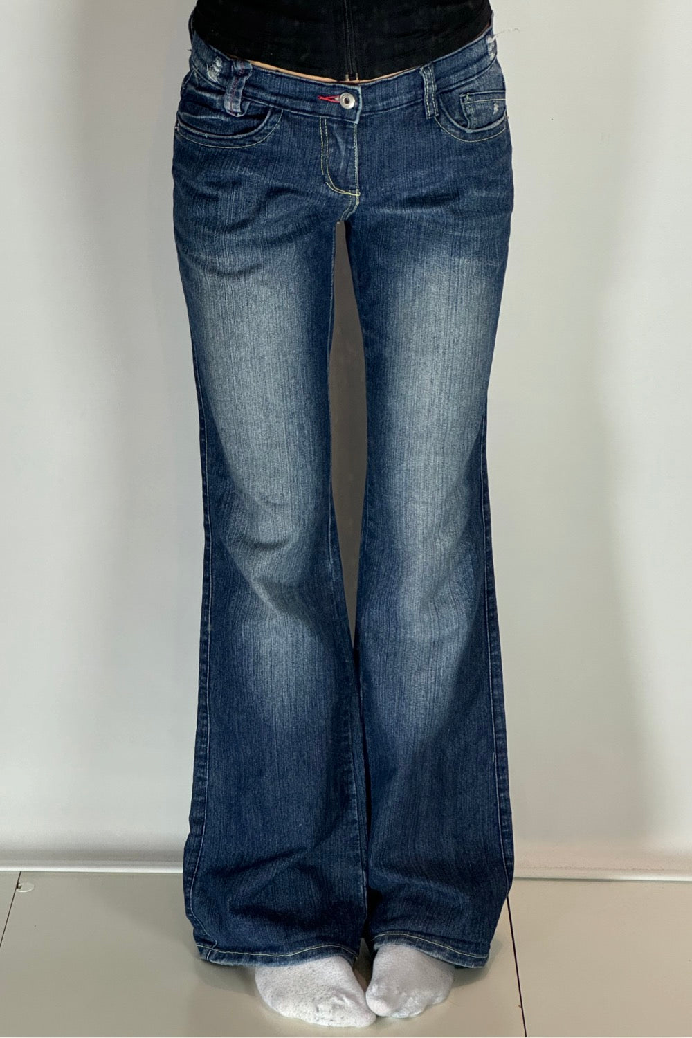 Utsvängda jeans stl: S