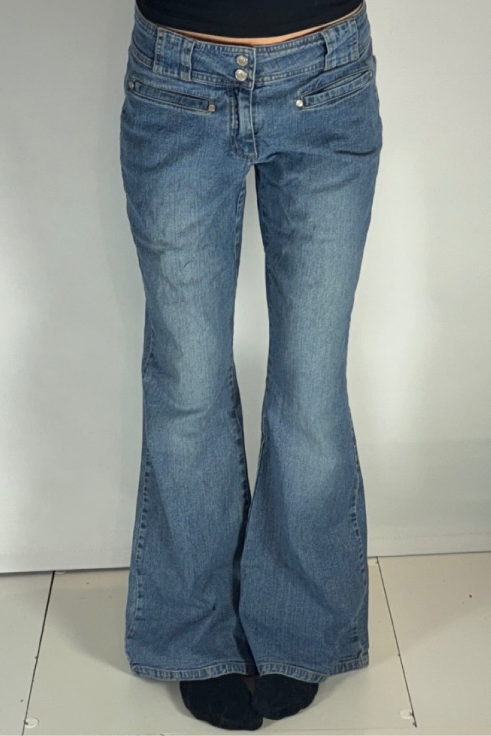 Utsvängda jeans stl: M
