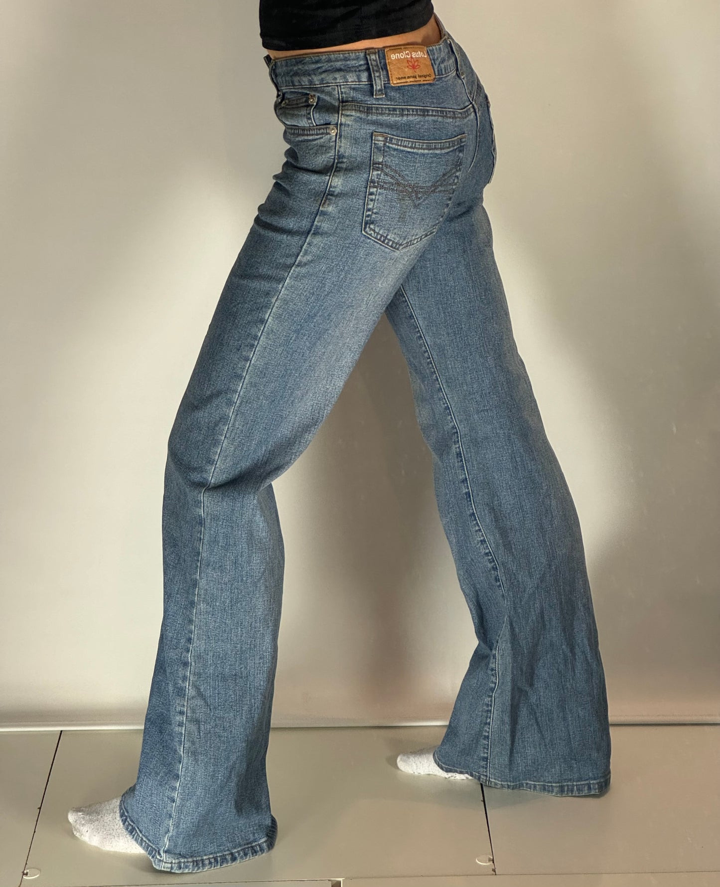 Utsvängda jeans stl: S