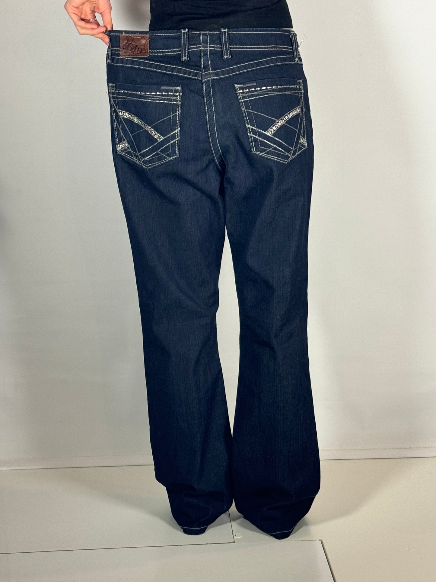 Utsvängda jeans stl: L