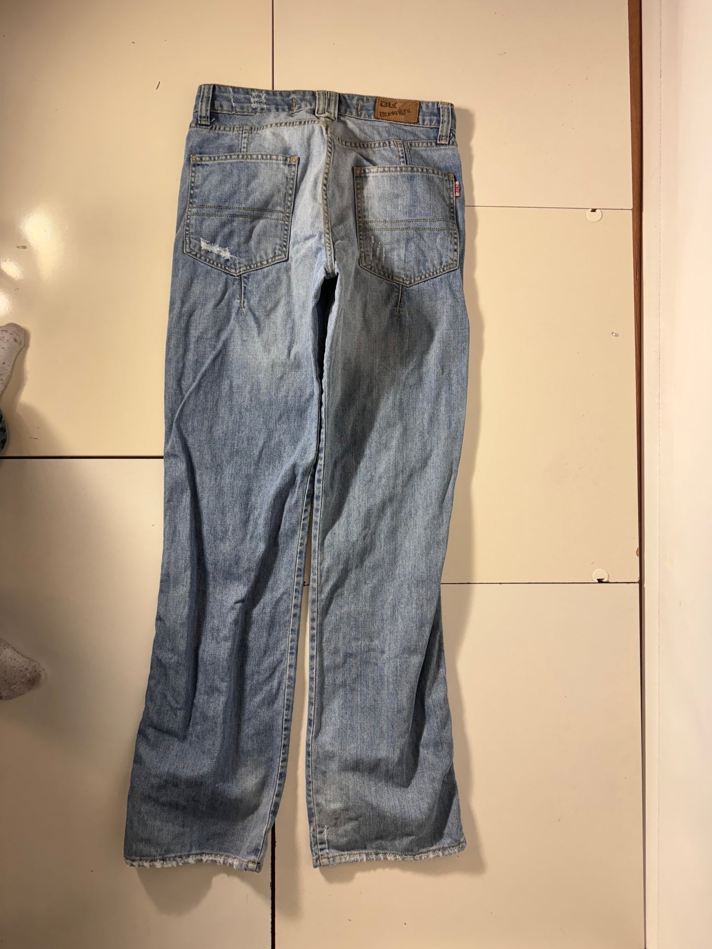 Utsvängda jeans stl: M