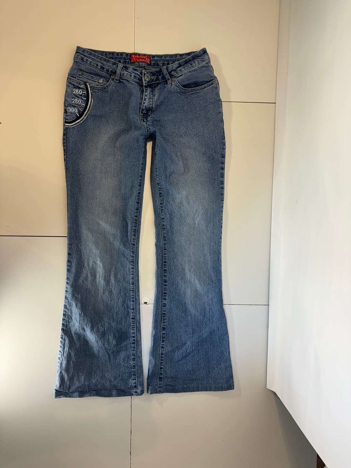 Utsvängda jeans stl: S