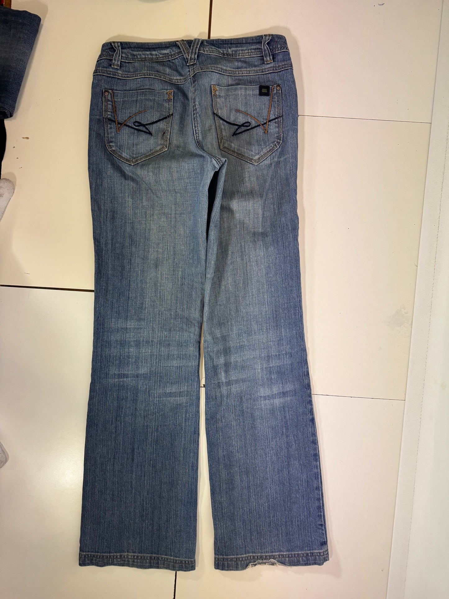 Utsvängda jeans stl: S