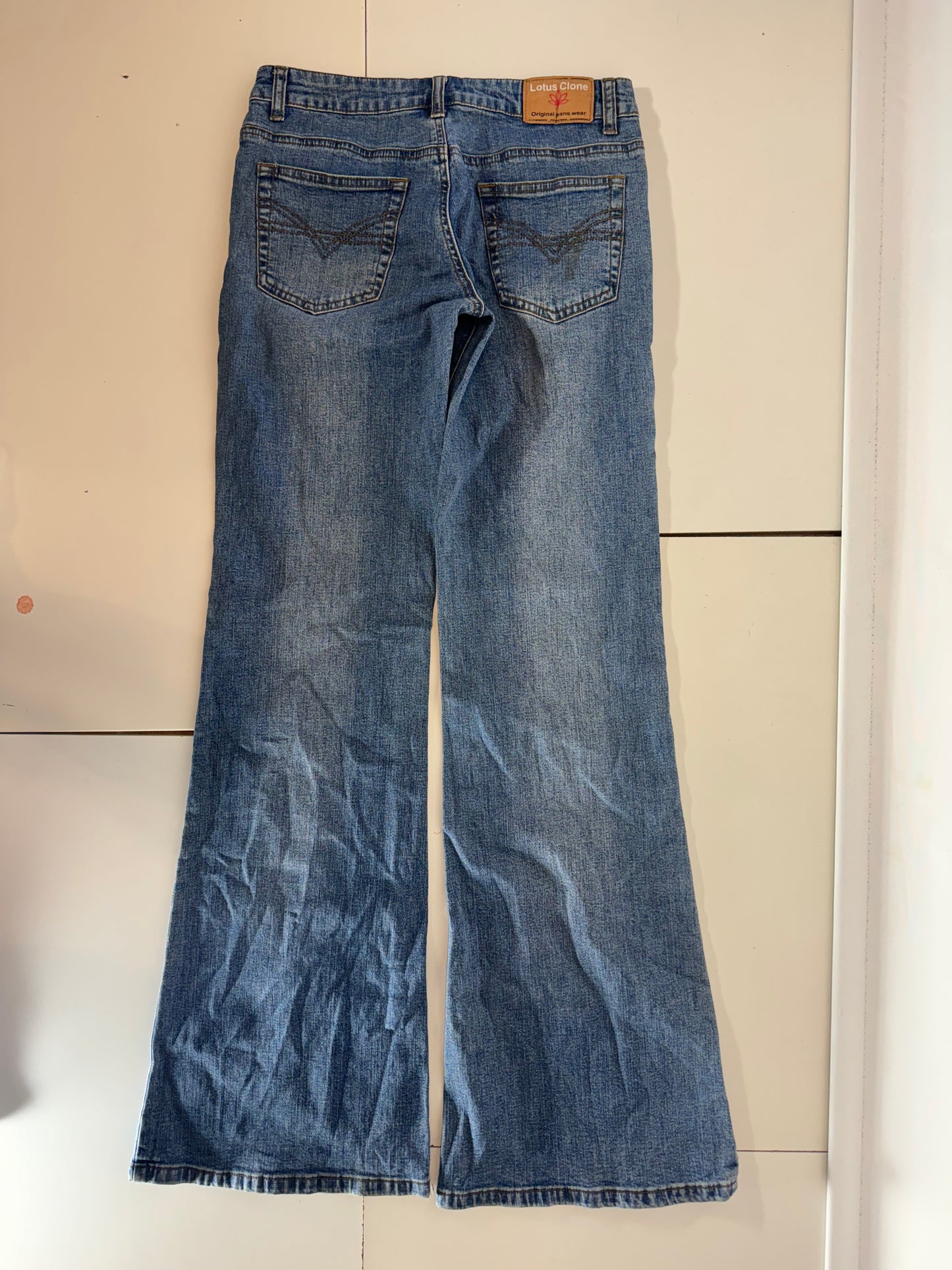 Utsvängda jeans stl: S