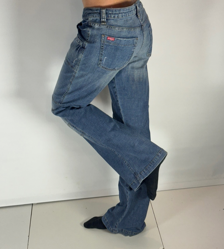 Utsvängda jeans–stl: M