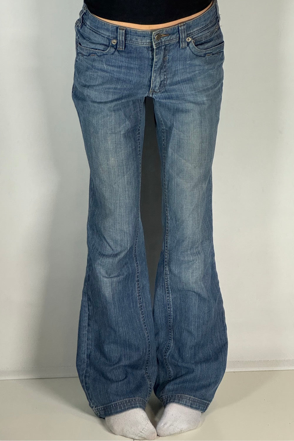 Utsvängda jeans stl: S