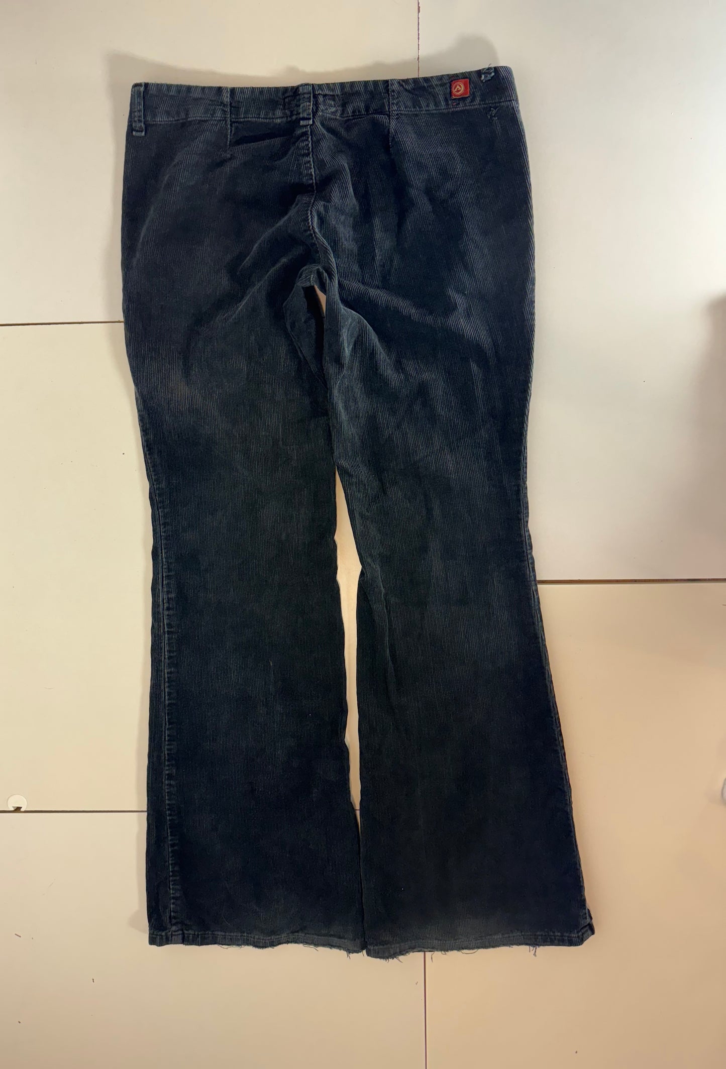 Lågmidjade byxor–stl: M