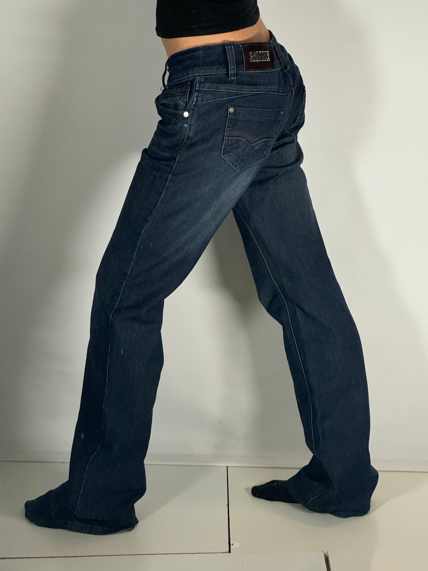 Utsvängda jeans stl: M