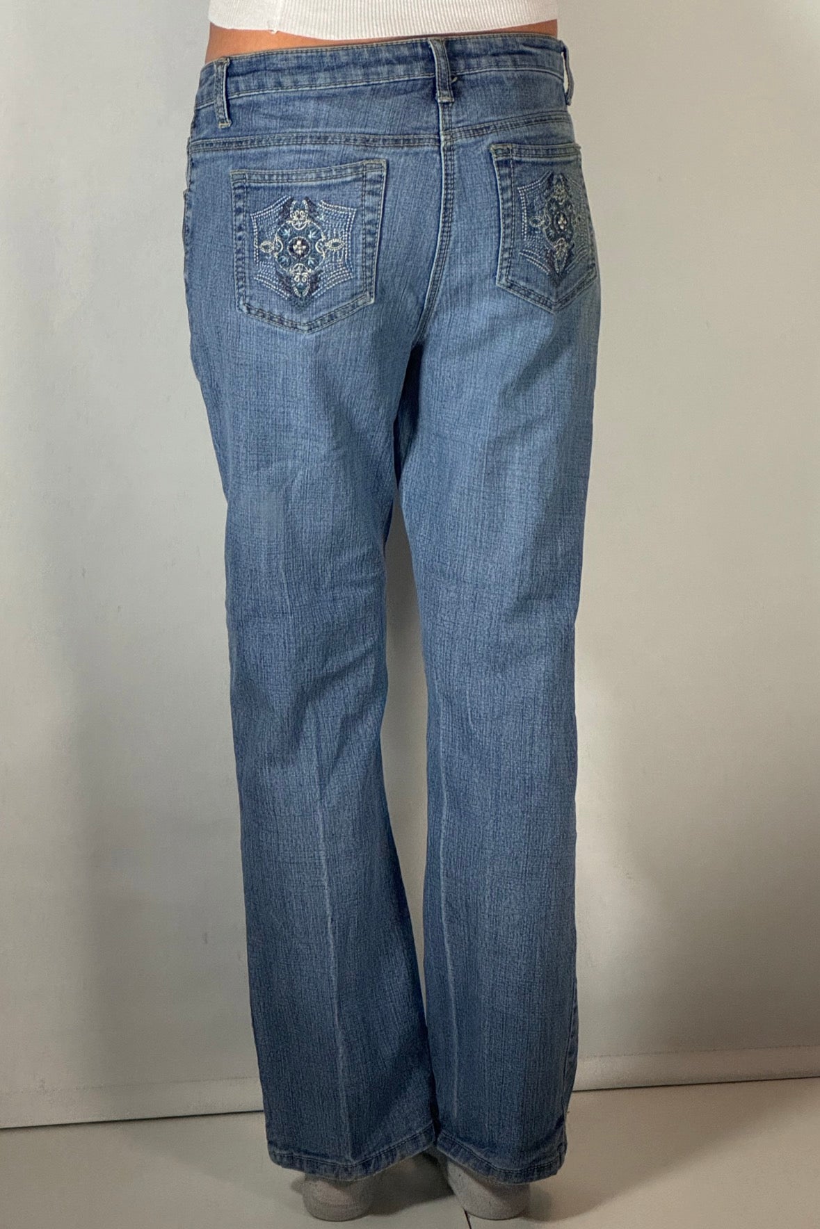 Utsvängda jeans stl: S
