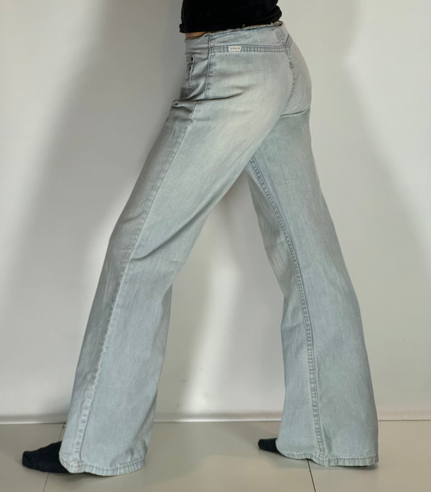 Utsvängda jeans stl: S