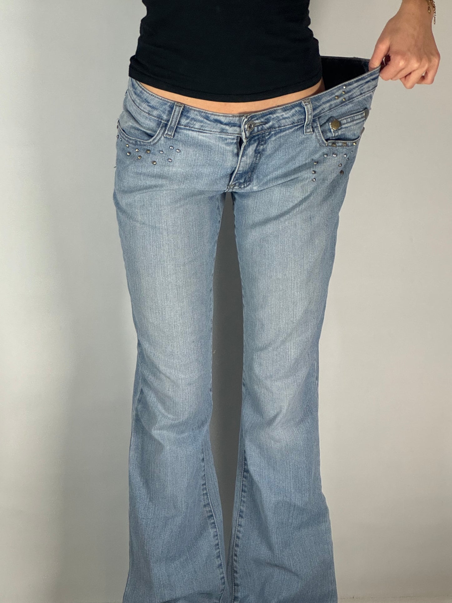 Utsvängda jeans stl: M