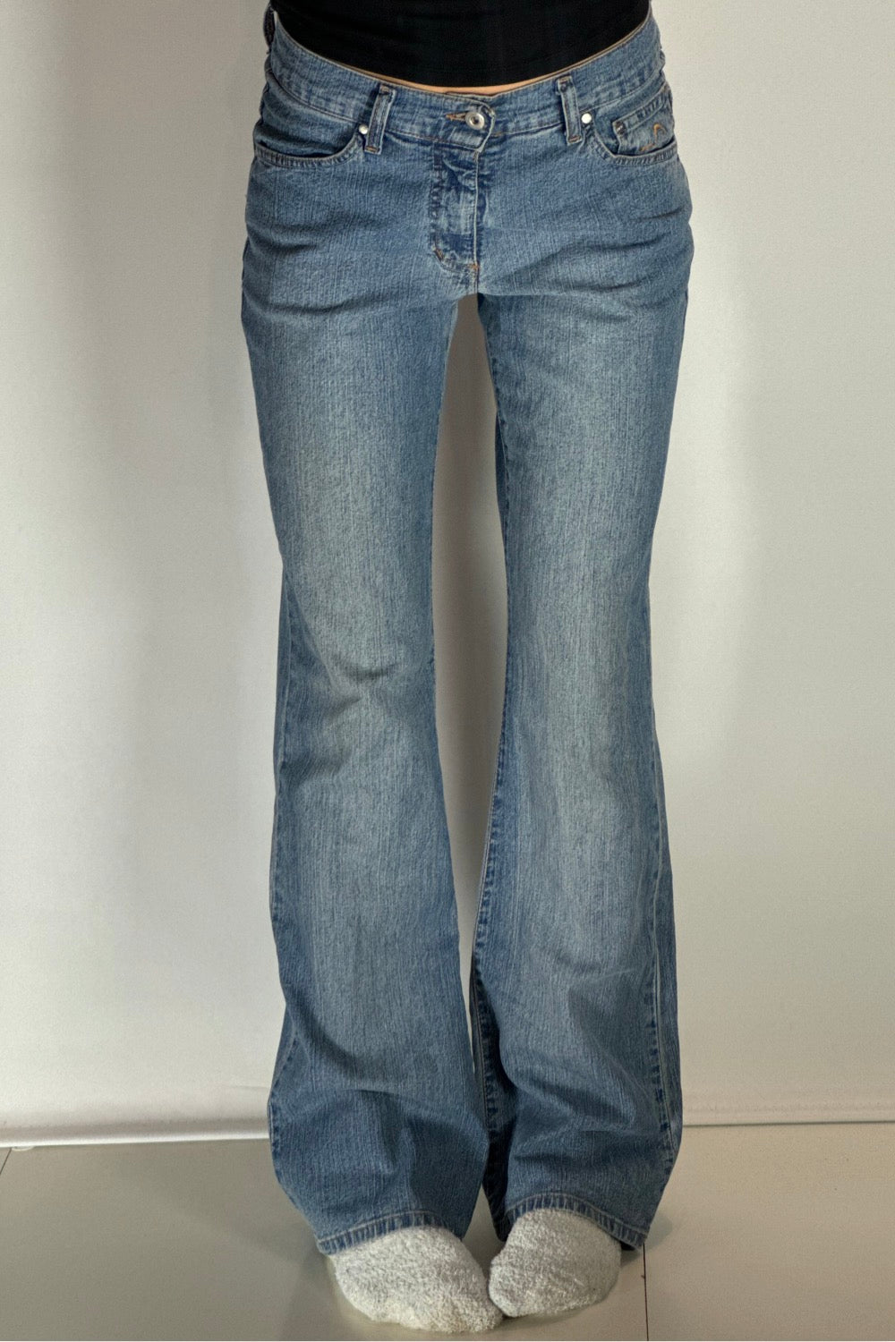 Utsvängda jeans stl: S
