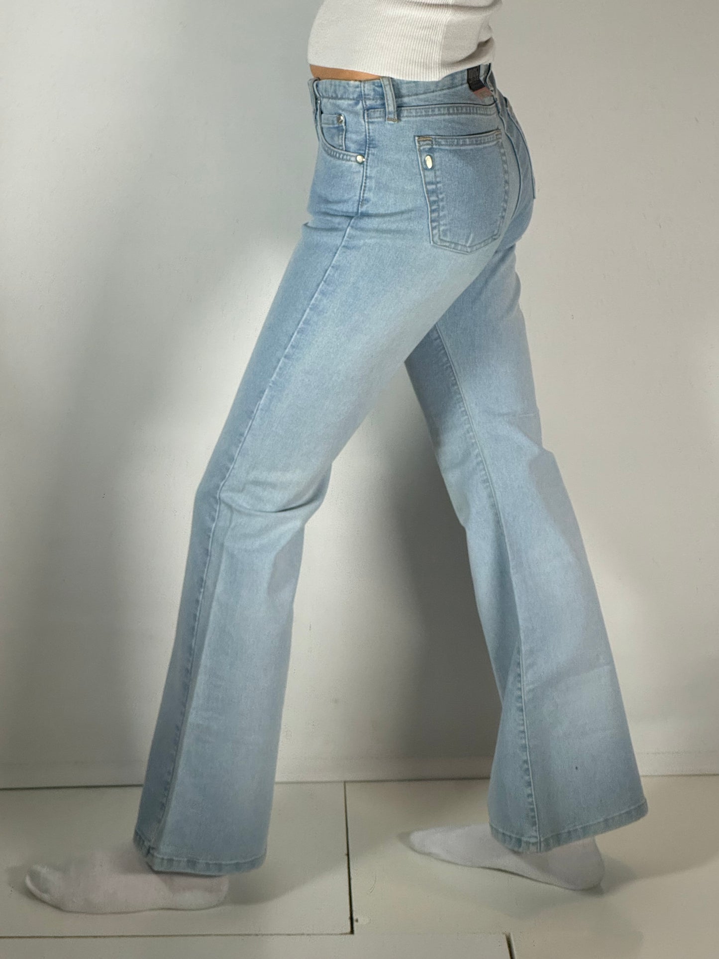 Utsvängda jeans stl: S