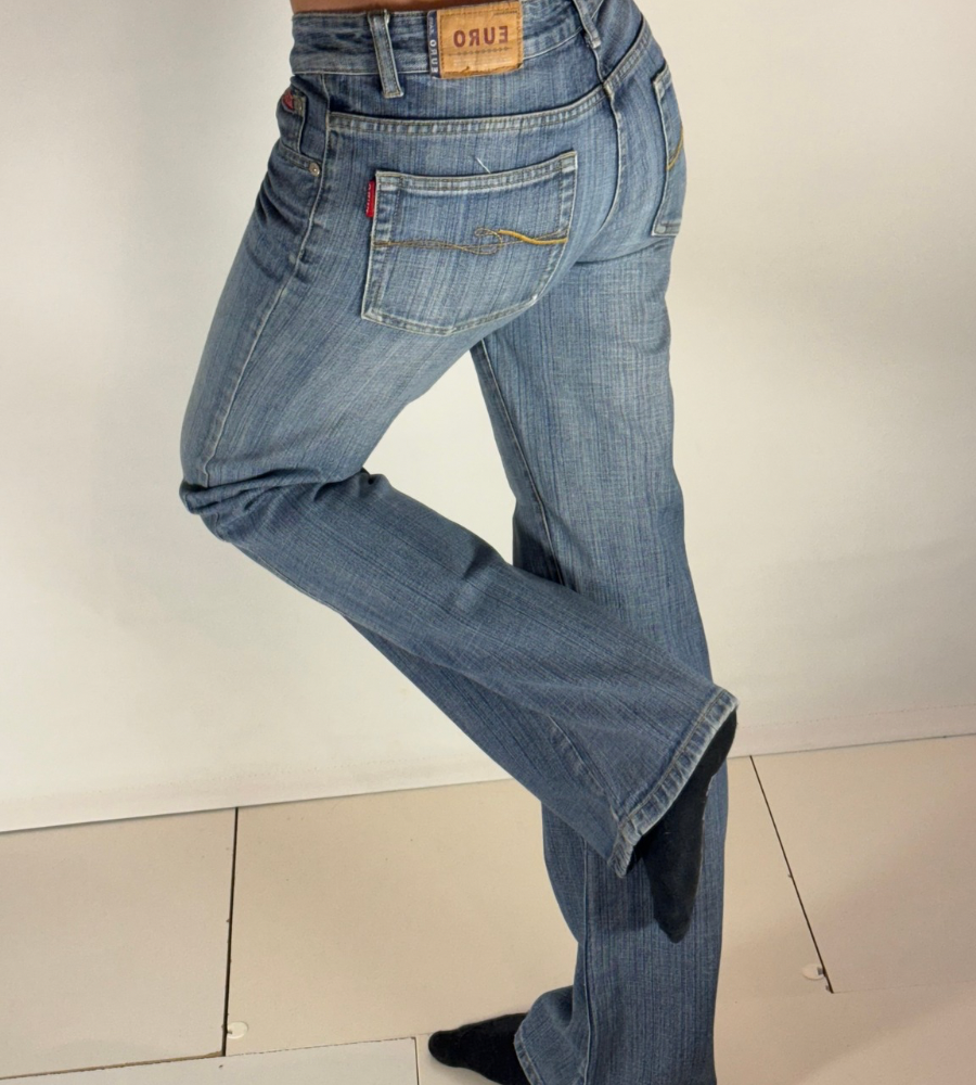Utsvängda jeans–stl: S