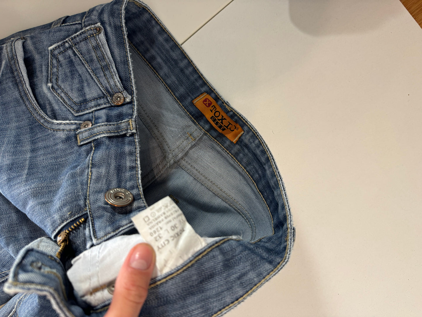 Utsvängda jeans stl: S