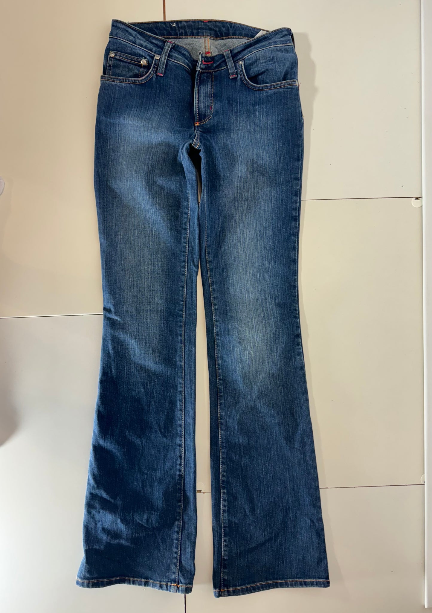 Utsvängda jeans stl: S