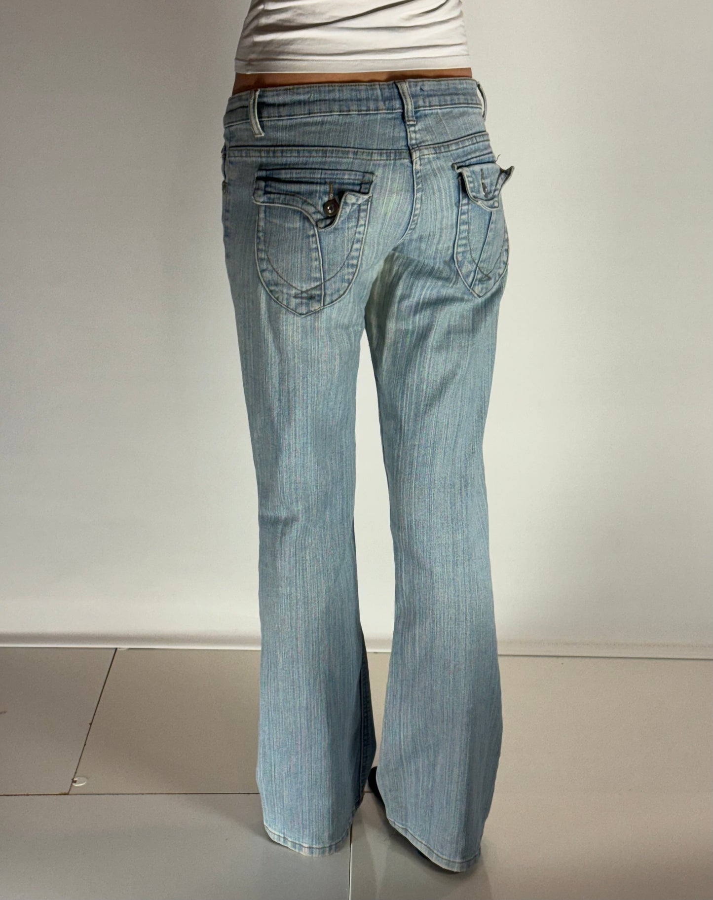 Utsvängda jeans–stl: S