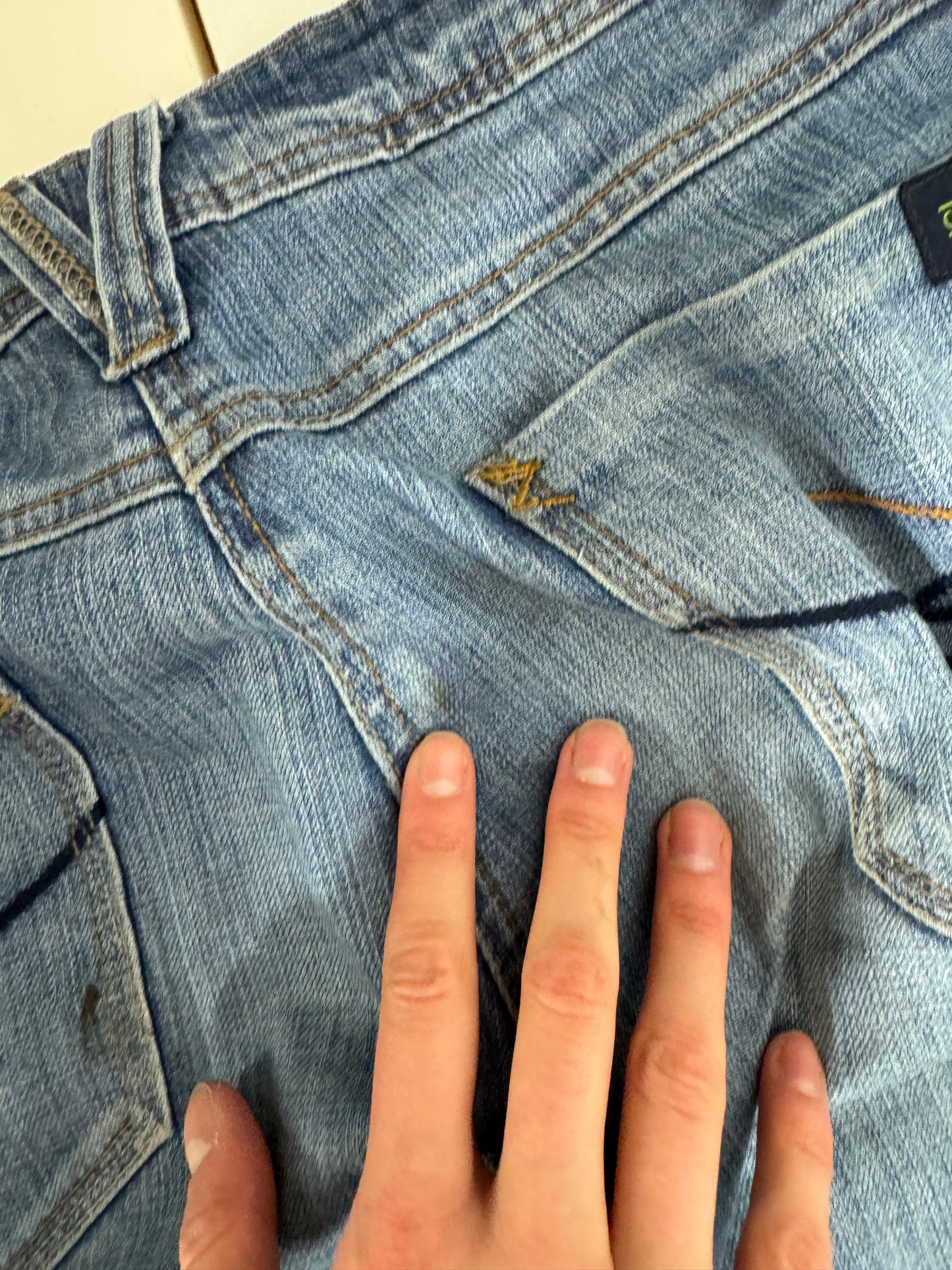Utsvängda jeans stl: S